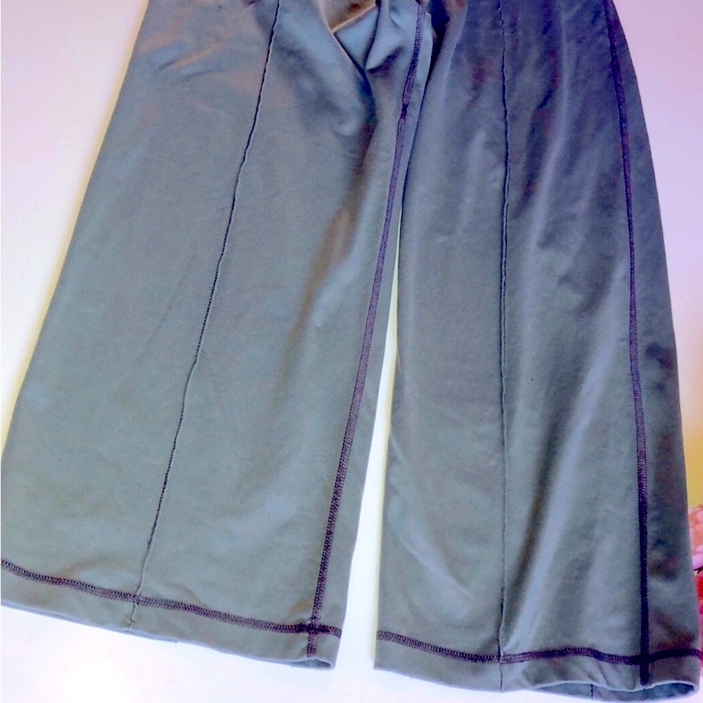 LULULEMON Gray Wide Leg Crop Pants 10